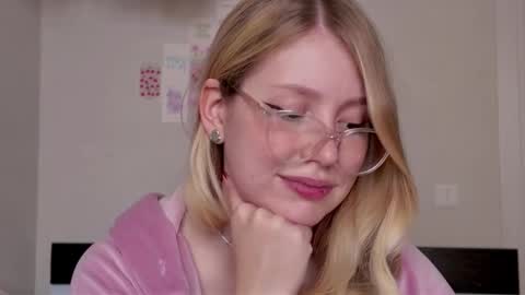 Snapshot of horney_audrey chatting on 10-28-25, 02:59 Audrey online show from 10-28-25, 02:59