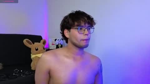 Snapshot of hornsgoat_ chatting on 04-12-26, 07:41 Eduardo online show from 04-12-26, 07:41
