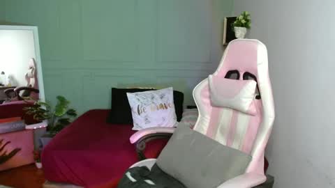 Snapshot of horny_neighbors_ chatting on 01-10-25, 05:15 onlyTiffany I broke up with frank 10 days ago online show from 01-10-25, 05:15