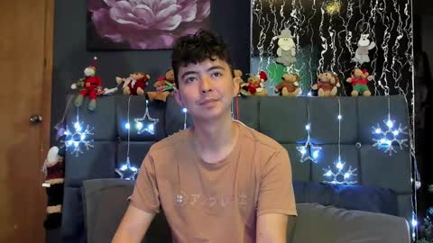 Snapshot of horny_twinks_guys chatting on 12-27-24, 03:15 Alex and Camilo online show from 12-27-24, 03:15