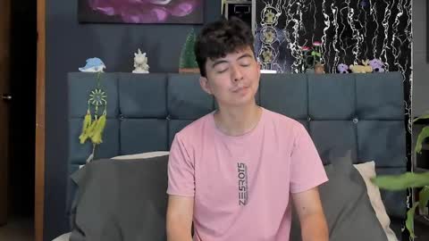 Snapshot of horny_twinks_guys chatting on 01-19-25, 09:45 Alex and Camilo online show from 01-19-25, 09:45