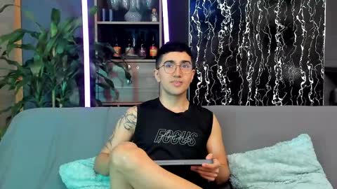 Snapshot of horny_twinks_guys chatting on 05-31-26, 02:35 Alex and Camilo online show from 05-31-26, 02:35