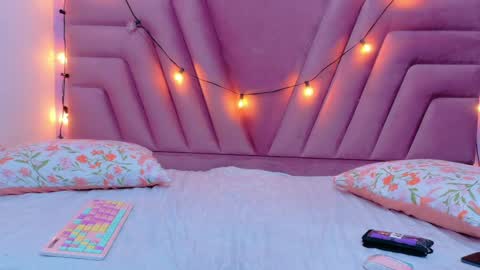 Khloe  online show from 11-14-25, 01:21