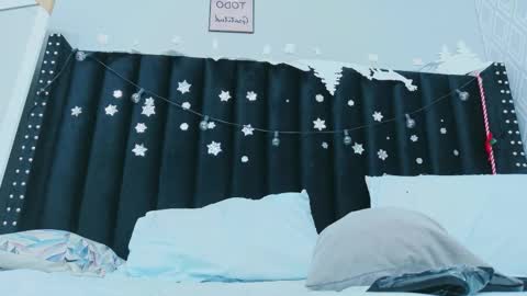 Khloe  online show from 12-15-25, 12:15