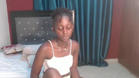 Snapshot of hornybella4 chatting on 12-14-24, 10:28 Bella online show from 12-14-24, 10:28