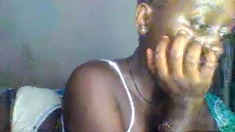 Snapshot of hornybella84 chatting on 06-19-26, 06:29 Bella online show from 06-19-26, 06:29