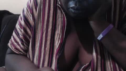Snapshot of hornybigtitts chatting on 01-28-25, 12:22 monica zain online show from 01-28-25, 12:22
