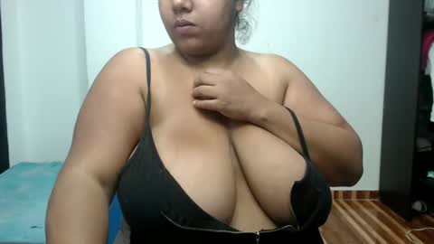 Snapshot of hornyboobs18 chatting on 10-17-25, 12:58 karen online show from 10-17-25, 12:58
