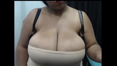 Snapshot of hornyboobs18 chatting on 10-18-25, 07:09 karen online show from 10-18-25, 07:09