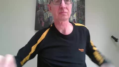 Snapshot of hornygeekm chatting on 03-09-26, 12:53 Horny Geek online show from 03-09-26, 12:53