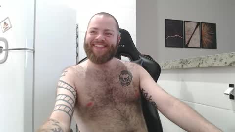 Snapshot of hornyhairy_bi chatting on 10-31-25, 09:05 Harry online show from 10-31-25, 09:05