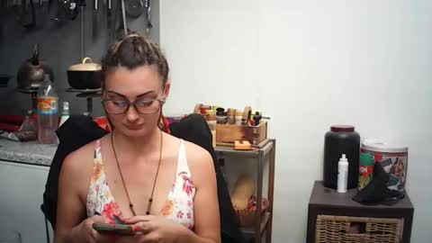 Snapshot of hornyhippies0080 chatting on 05-27-26, 01:19 Nix D online show from 05-27-26, 01:19