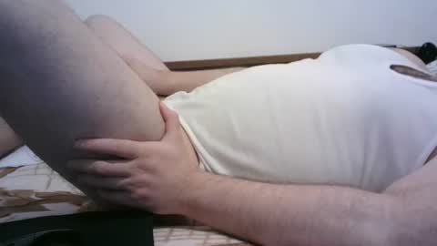 Snapshot of hornymonkey991 chatting on 06-12-26, 06:29 hornymonkey991 online show from 06-12-26, 06:29