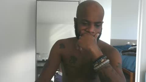 Snapshot of horus00 chatting on 12-27-24, 01:28 Horus00 online show from 12-27-24, 01:28