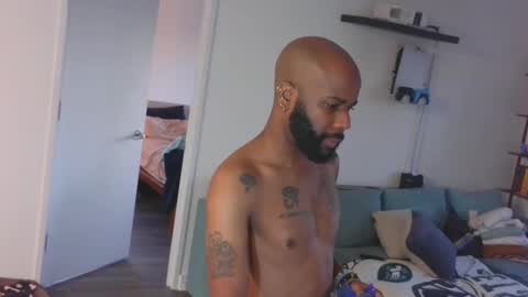 Snapshot of horus00 chatting on 11-17-25, 11:38 Horus00 online show from 11-17-25, 11:38