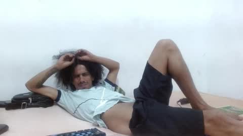 Snapshot of hot_and_complacent chatting on 01-05-25, 03:32 Private open online show from 01-05-25, 03:32