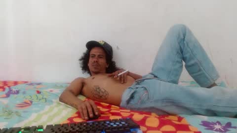 Snapshot of hot_and_complacent chatting on 01-06-25, 03:19 Private open online show from 01-06-25, 03:19