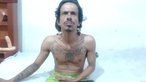 Snapshot of hot_and_complacent chatting on 01-23-25, 01:19 Private open online show from 01-23-25, 01:19