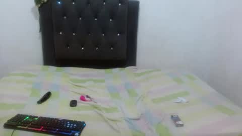 Snapshot of hot_and_complacent chatting on 02-13-25, 02:56 Private open online show from 02-13-25, 02:56