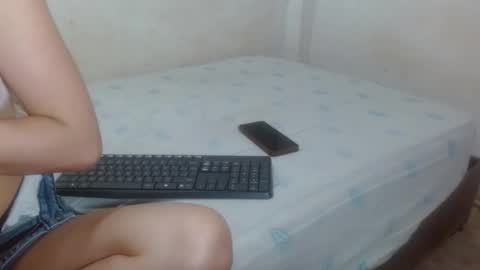 Snapshot of hot_and_complacent_latin chatting on 11-28-25, 07:05 hot_and_complacent_latin online show from 11-28-25, 07:05