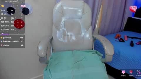 Snapshot of hot_beauty__ chatting on 01-09-25, 01:35 VALENTINA online show from 01-09-25, 01:35