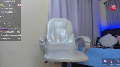 Snapshot of hot_beauty__ chatting on 01-12-25, 10:45 VALENTINA online show from 01-12-25, 10:45