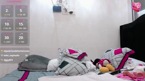 Snapshot of hot_beauty__ chatting on 05-26-26, 08:43 VALENTINA online show from 05-26-26, 08:43