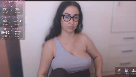 Snapshot of hot_big_ass chatting on 11-06-25, 12:50 v online show from 11-06-25, 12:50
