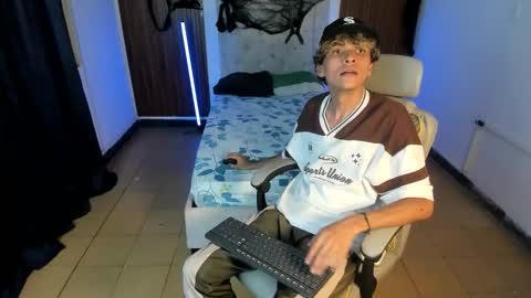 hot bunny online show from 11-06-25, 02:01