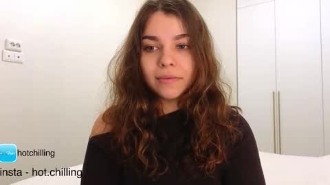 Snapshot of hot_chill__ chatting on 01-17-26, 06:44 LiluCaroline online show from 01-17-26, 06:44