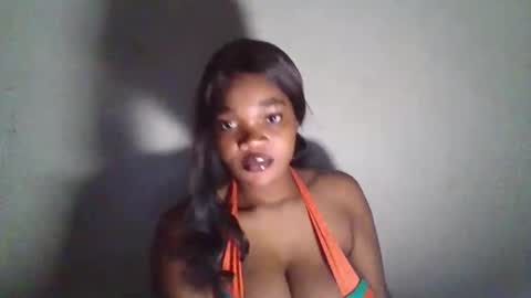 Snapshot of hot_choccoolate chatting on 05-27-26, 12:40 Zarah online show from 05-27-26, 12:40