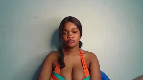 Snapshot of hot_choccoolate chatting on 05-31-26, 01:58 Zarah online show from 05-31-26, 01:58