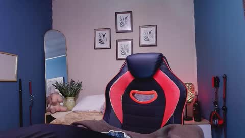 Snapshot of hot_chocolate_4u chatting on 02-13-26, 12:56 hot chocolate 4u online show from 02-13-26, 12:56