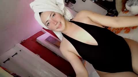 its me CLAUDIA online show from 04-06-26, 11:44