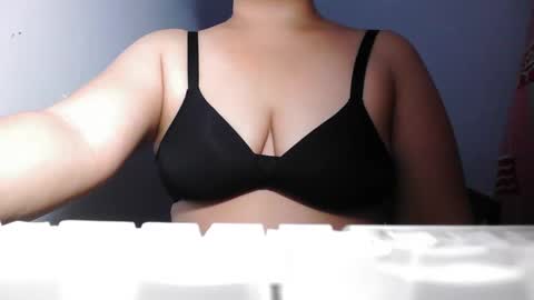 Snapshot of hot_clit28 chatting on 10-19-25, 11:11 ana online show from 10-19-25, 11:11