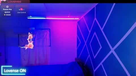 Snapshot of hot_couple07_ chatting on 10-09-25, 03:26 Hot Couple online show from 10-09-25, 03:26