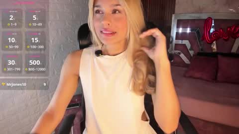 Snapshot of hot_cupid01 chatting on 02-08-26, 11:02 Valery online show from 02-08-26, 11:02