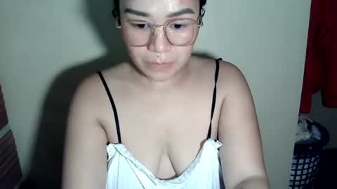 hot_emma1112 online show from 06-20-26, 07:11
