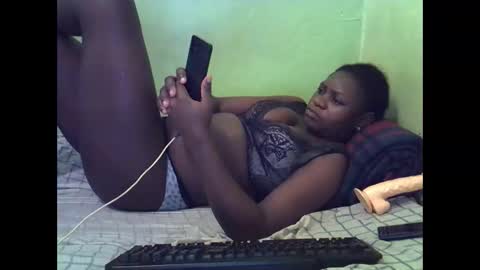 Snapshot of hot_girlly chatting on 11-17-25, 04:35 hot_girlly online show from 11-17-25, 04:35