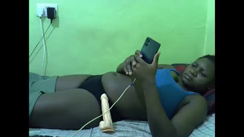 Snapshot of hot_girlly chatting on 11-27-25, 05:48 hot_girlly online show from 11-27-25, 05:48