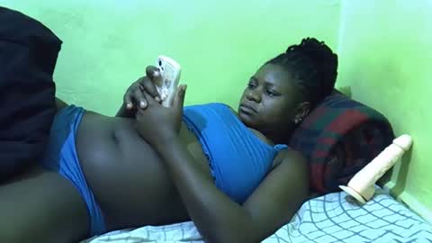 Snapshot of hot_girlly chatting on 12-17-25, 05:24 hot_girlly online show from 12-17-25, 05:24