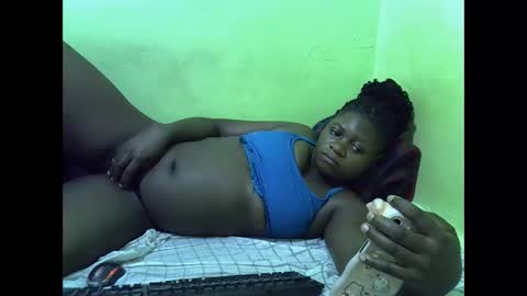 Snapshot of hot_girlly chatting on 12-18-25, 06:19 hot_girlly online show from 12-18-25, 06:19