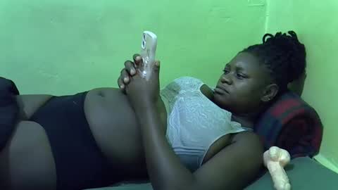 Snapshot of hot_girlly chatting on 12-20-25, 04:52 hot_girlly online show from 12-20-25, 04:52