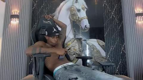 Snapshot of hot_golden_black chatting on 09-18-25, 01:18 hot_golden_black online show from 09-18-25, 01:18