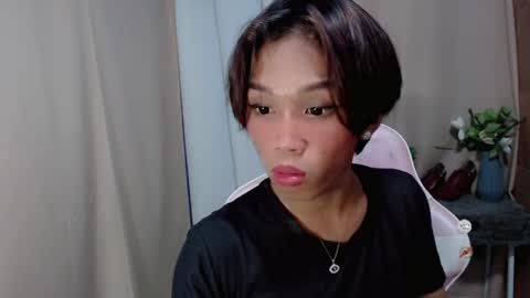 Snapshot of hot_khianna chatting on 05-08-26, 06:35 Khianna online show from 05-08-26, 06:35
