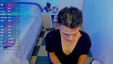 Snapshot of hot_latin_temptation chatting on 06-08-26, 12:14 Alejandro online show from 06-08-26, 12:14