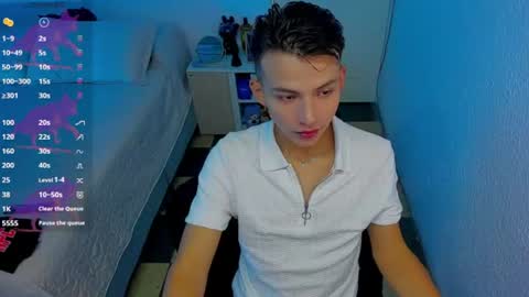 Snapshot of hot_latin_temptation chatting on 06-11-26, 04:21 Alejandro online show from 06-11-26, 04:21