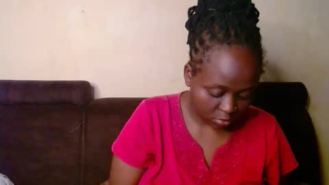 Snapshot of hot_linahh chatting on 11-16-25, 12:05 Linah online show from 11-16-25, 12:05