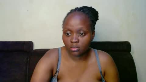 Snapshot of hot_linahh chatting on 11-19-25, 05:35 Linah online show from 11-19-25, 05:35