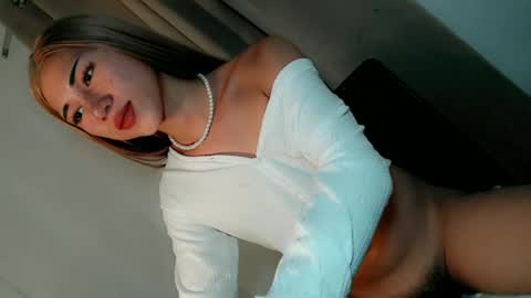 Snapshot of hot_little_angel18 chatting on 06-13-26, 01:09 hot_little_angel18 online show from 06-13-26, 01:09